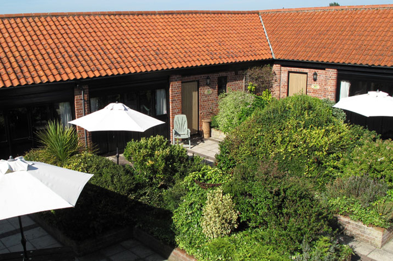 Pipkin Cottage Courtyard
